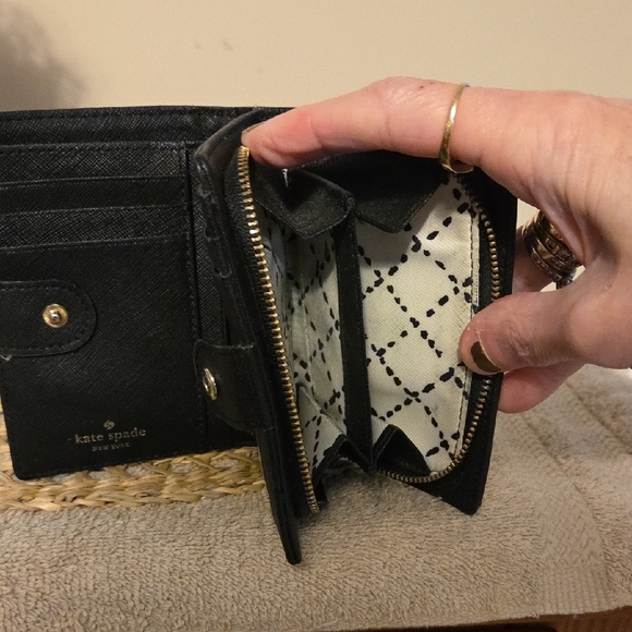 VEUC !!Kate Spade Black Textured Wallet Beautiful π - Picture 5 of 11